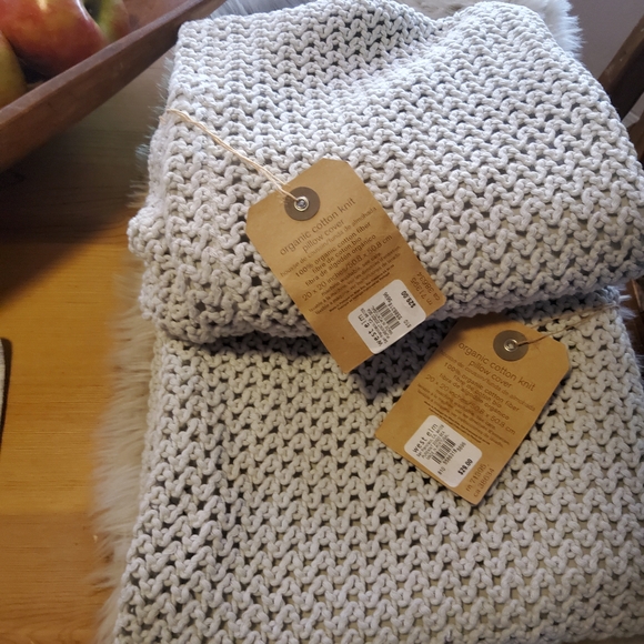 NWT West Elm Pillow Cases Set includes 2 - Picture 7 of 10